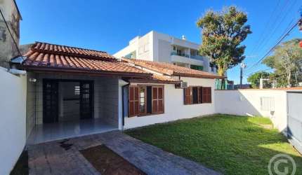 Casa confortável e conveniente para alugar em Canasvieiras, Florianópolis