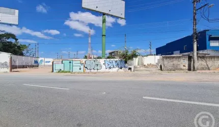 Amplie seus negócios com um terreno estrategicamente localizado no bairro Roçado