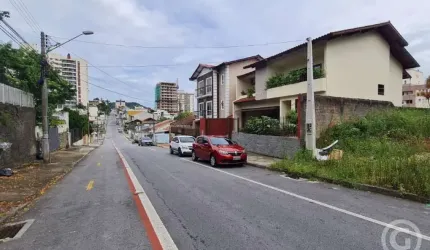 Terreno comercial amplo e sem mobília em São José: uma oportunidade única para expandir seu negócio