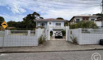 Encantador lar semimobiliado com 5 quartos em Florianópolis