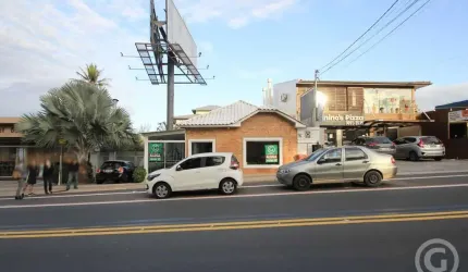 Loja comercial em Florianópolis: espaçosa e em localização estratégica