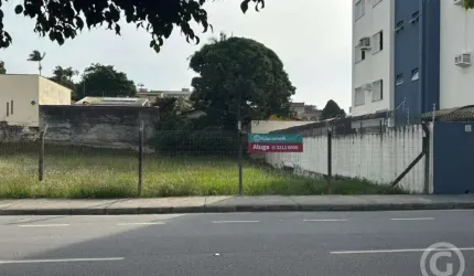 Espaçoso terreno comercial para alugar em Capoeiras, Florianópolis