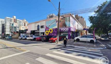 Loja no coração do Kobrasol com visibilidade e fluxo constante de pessoas