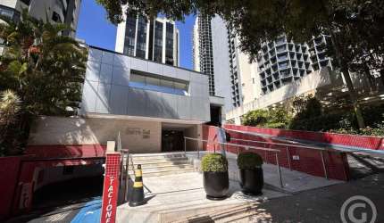 Sala comercial ampla, com terraço e vista para o mar, no Centro de Florianópolis