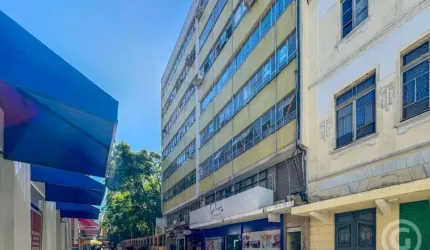 Sala comercial estratégica no Centro de Florianópolis, ideal para impulsionar seu negócio
