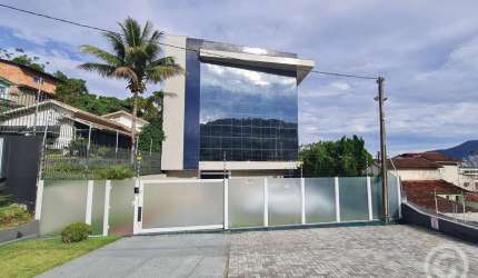 Sala comercial espaçosa em Florianópolis: ideal para expandir seu negócio