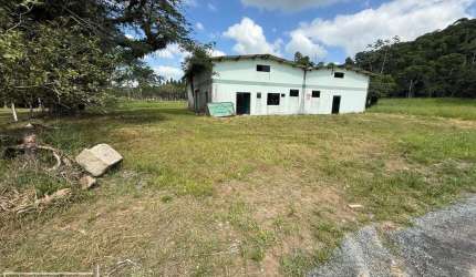 terreno no interior de balneário piçarras para galpão
