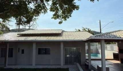 casa com piscina a venda em Navegantes Sc.