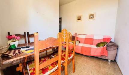 Apartamento de dois quartos na quadra da praia do forte em cabo frio