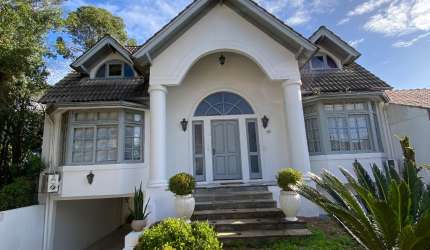 Linda casa estilo Americana com muito espaço