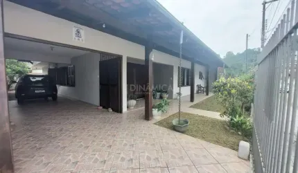 Casa com 6 quartos à venda na Rua Paranaguá, 38, Garcia, Blumenau, 270 m2 por R$ 900.000