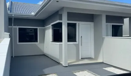 Linda casa geminada com 2 quartos