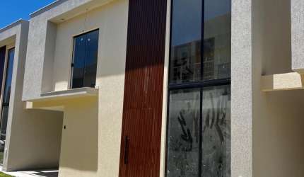 Buraquinho casa 4/4, sendo 3 suítes, nova