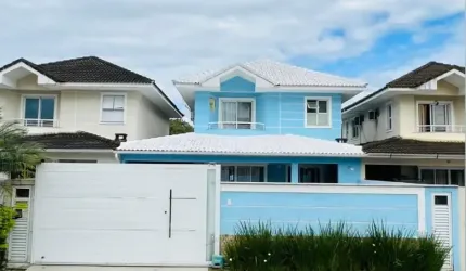 Linda casa Venda Vargem Pequena, com 3 Suítes, sala 2 Ambientes, churrasqueira, Piscina, em um belo Cond. Clube !