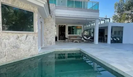 Linda casa a venda no Condomínio Parc des Palmiers no final do Recreio início da Barra  com 4 suítes, sala 3 ambientes em um terreno de 800m² !