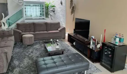 Sobrado para venda possui 307 metros quadrados com 3 quartos em Vila Curuçá - Santo André - SP