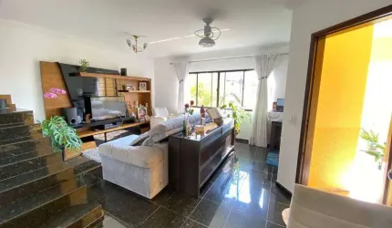 Sobrado para venda possui 280 metros quadrados com 3 quartos em Cerâmica - São Caetano do Sul - SP