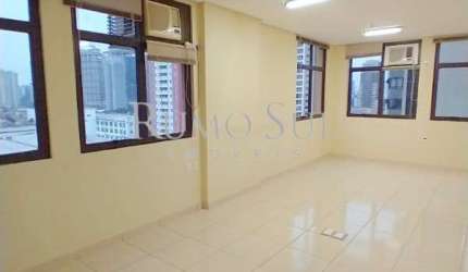 Sala comercial com 1 sala à venda na Rua Américo Brasiliense, 1479, Chácara Santo Antônio, São Paulo por R$ 310.000