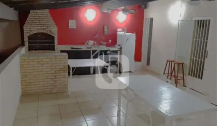 Casa triplex com 3 quartos e vaga com acesso à rua Barão de Mesquita
