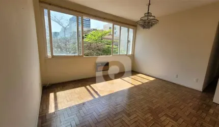 Apartamento de 2 quartos perto do Metrô com vaga.