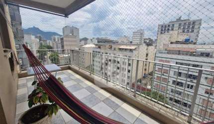 Apartamento com varanda, metro Afonso Pena.