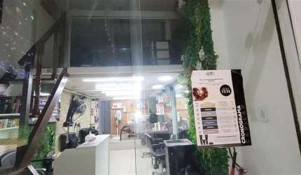 Ponto comercial reformado com mezanino, banheiro e copinha - 40m2