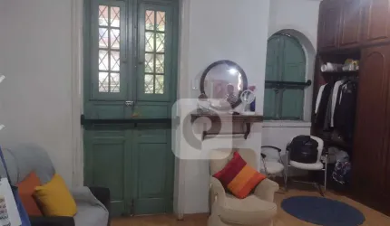 Casa duplex, com 4 quartos,  em rua charmosa na Tijuca.