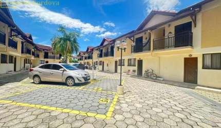 Casa em condomínio fechado com 3 quartos à venda no Maitinga, Bertioga  por R$ 570.000