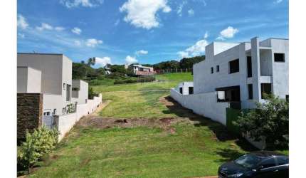 Terreno à Venda no Alphaville 3: 539 m² em Localização Privilegiada