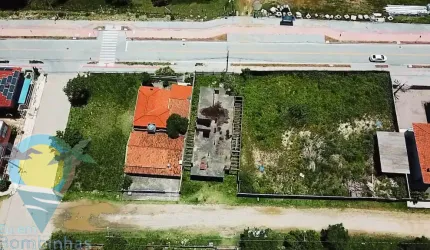 Terreno com obra iniciada á 360m da Praia de Mariscal