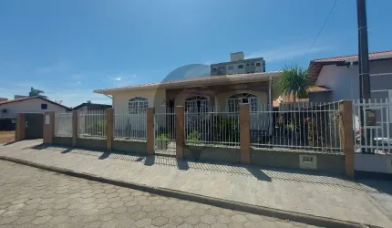 CASA de 3 QUARTOS Á VENDA no BAIRRO JOAIA