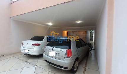 Casa com 3 dormitórios, 1 suíte, com edícula no fundo, cozinha com mobília