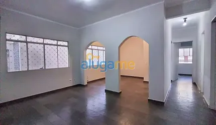 Apartamento no Higienópolis com 2 dormitórios, 2 banheiros e 1 vaga de garagem.