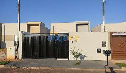 Casa  de 2 dormitórios, com portão eletrônico no Bairro Bosque das Laranjeiras