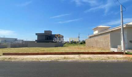 Terreno no condomínio SetLife II (2), com 333 m² e ótima topografia.