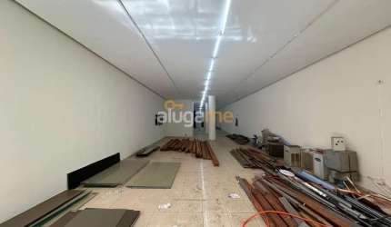 Salão comercial no centro com 352 m² a 01 quadra do fórum, na Rua Voluntários de São Paulo.