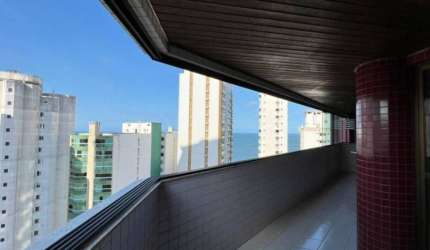 Luxuoso apartamento quadra mar com vista mar .