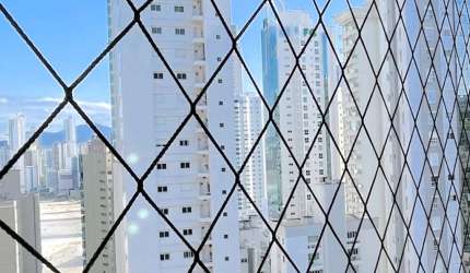 Luxuoso apartamento quadra mar