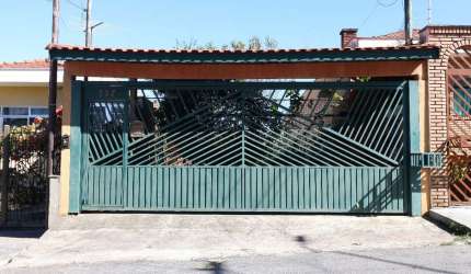 Confortável casa tipo para venda com 2 quartos, sendo 1 suíte, 136m²