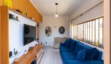 Aconchegante casa tipo para venda com 2 quartos, sendo 1 suíte, 185m²