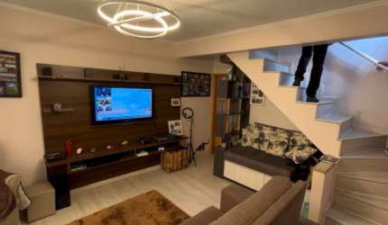 Confortável casa de vila para venda com 3 quartos, sendo 1 suíte, 122m²