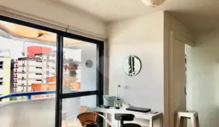 Apartamento iluminado com vista live.