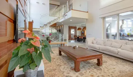 Sobrado à Venda no Jardim São Caetano com 550m², 4 Quartos e 5 Vg=agas