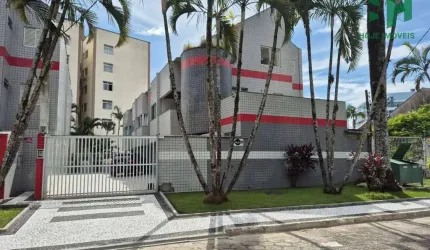 Apartamento triplex quadra mar para locação de temporada em Caiobá.