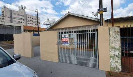 Casa com 3 quartos para alugar, 360 m² por R$ 3.000/mês - Jardim Petrópolis - Londrina/PR