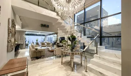 Sobrado de Luxo com 4 quartos, piscina, hidromassagem, decorada à venda no cond. Alphaville II,  Lo