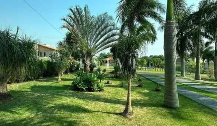Casa 360m²à venda/ 03 quartos ( sendo 2 demi-duites e 1 suíte)/3 vagas- Cond. Golf Ville- Recanto S