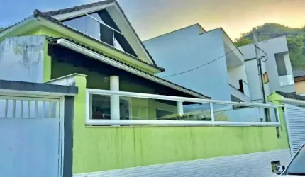 Casa em condomínio fechado com 4 quartos à venda na Rua Doutor Odim Góis, Jacarepaguá, Rio de Janeiro, 220 m2 por R$ 890.000