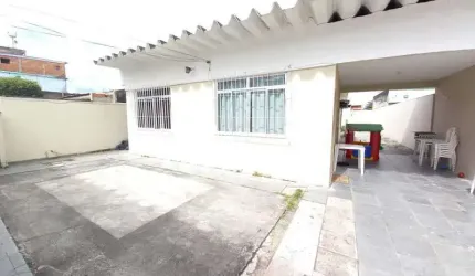 Casa com 3 quartos à venda na Rua Ícaro, Curicica, Rio de Janeiro, 360 m2 por R$ 636.000