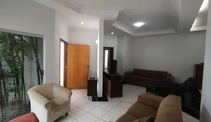 Casa com 3 quartos à venda na Cidade Jardim, Uberlândia  por R$ 795.000